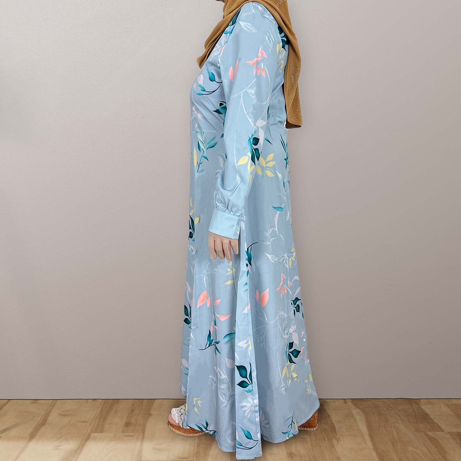 o-neck design with zipper closure on the back