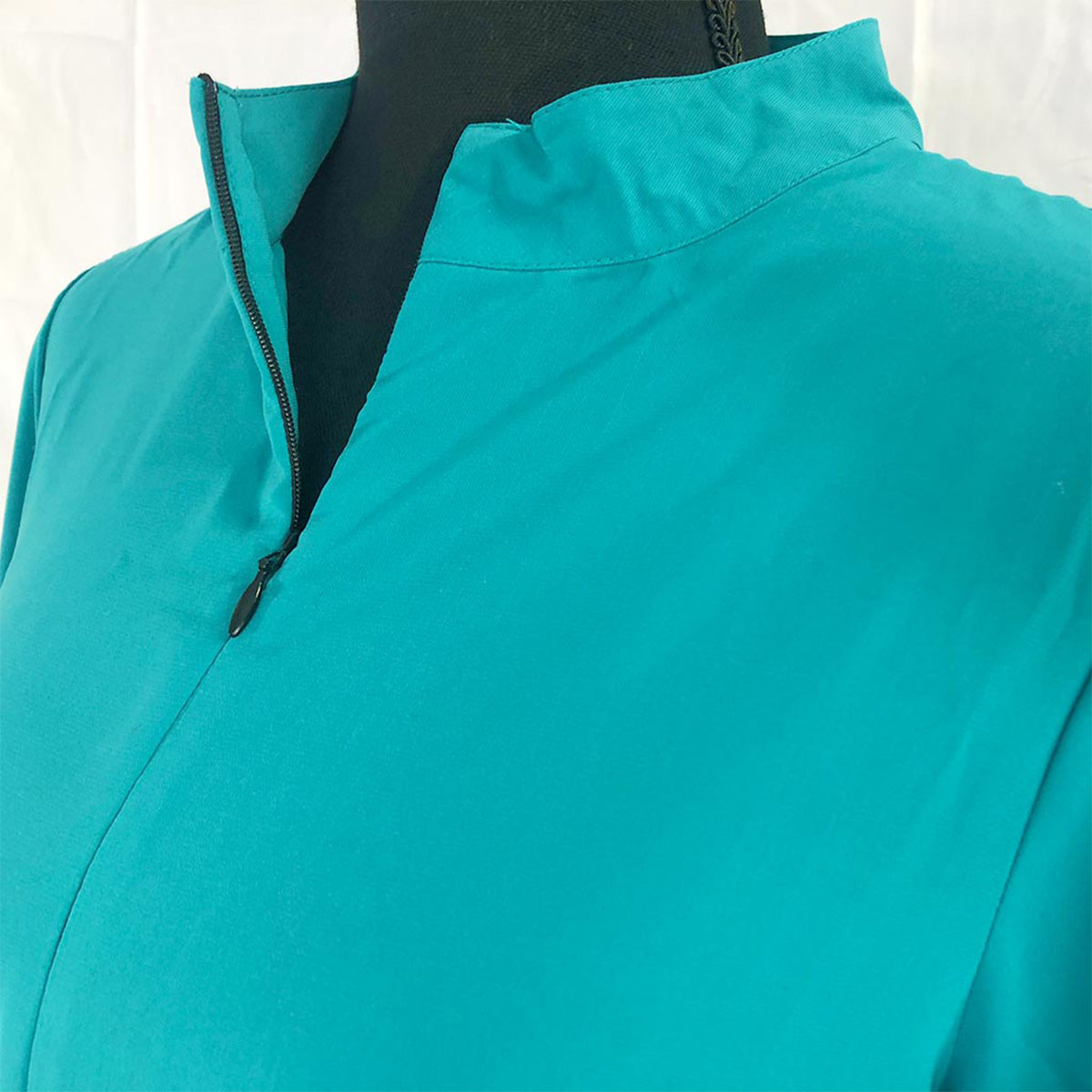 high neck collar with zipper closure