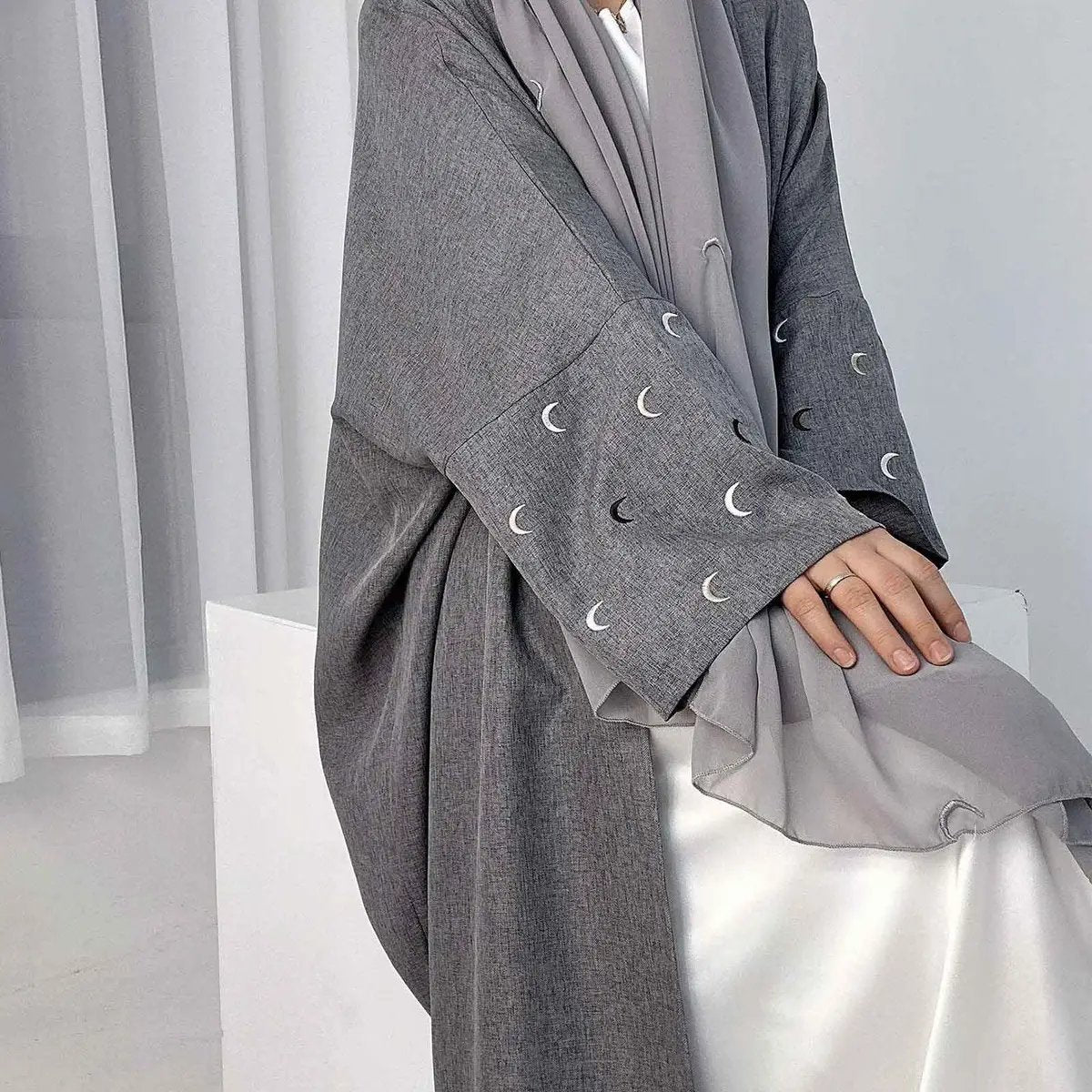 gray-open-abaya-dress-for-various-occasions